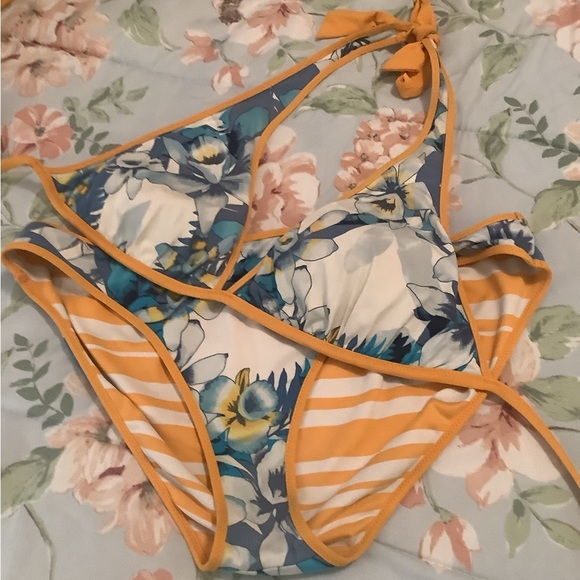 Bikini floral striped Reversible size 14/16 XL yellow stripped one side … - Picture 11 of 13